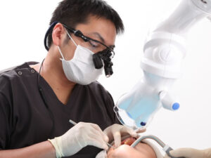 町田歯科では『う蝕治療ガイドライン（第2版）』が定めた基準をもとに、削るか削らないかの判断を行います