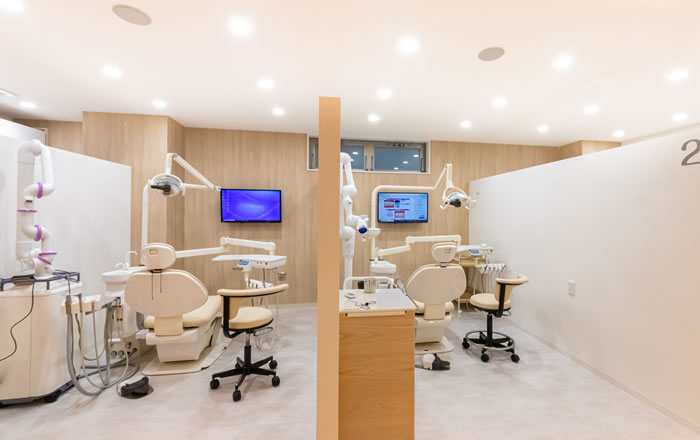 歯科医院の中でも有数の綺麗で清潔な空間にて診療が行えます