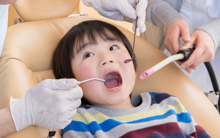 子どもの歯の治療にラバーダム防湿が大切な理由