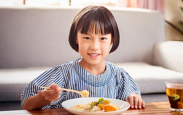 よく噛んで食べることのメリット：顎の発達を促し、歯並びにも良い影響がある