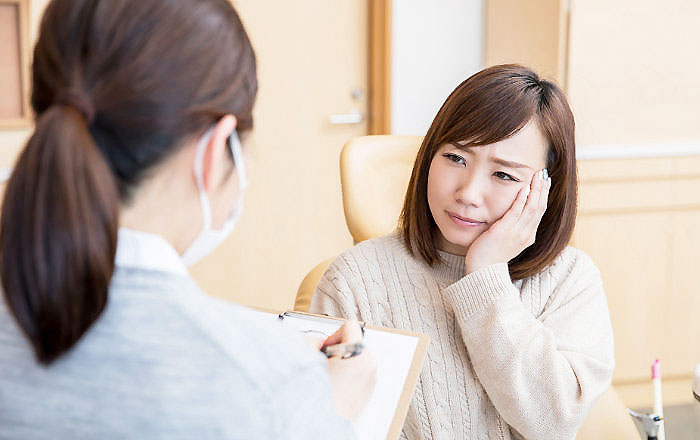 歯のクリーニング後に痛みが出た時の対処法：症状が続く場合は歯科医院に相談する