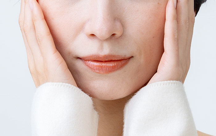 まずは顔の非対称の度合いをセルフチェック