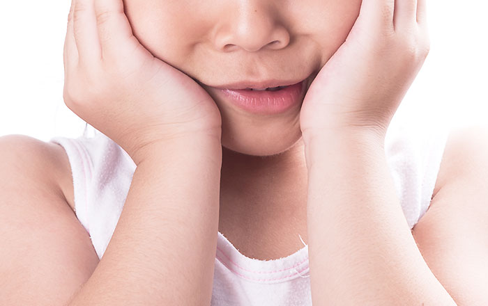 注意した方が良い、歯ぎしりがお子さんの歯に与える影響:顎の疲労感や痛み