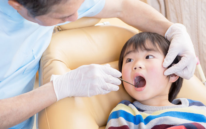 歯科医院で行う子どもの歯ぎしりへの対処:噛み合わせのチェックと調整