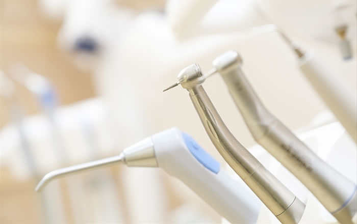 バキュームの役割 ③ 削りカス・薬液を口内に残さないようにする