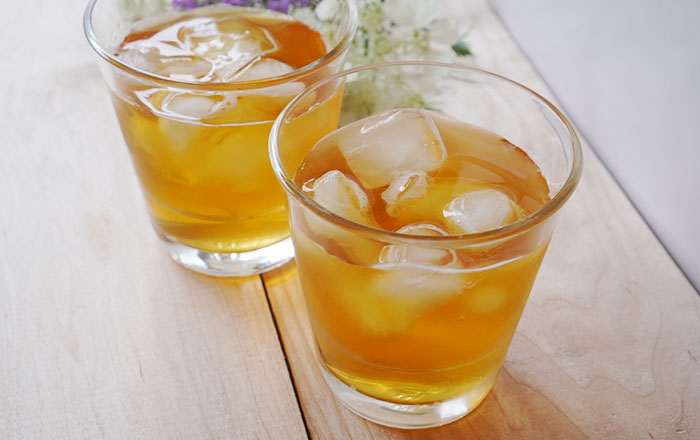 子どもに炭酸水を与えるときの3つのコツ：③ 普段の飲み物は水や麦茶を中心にする