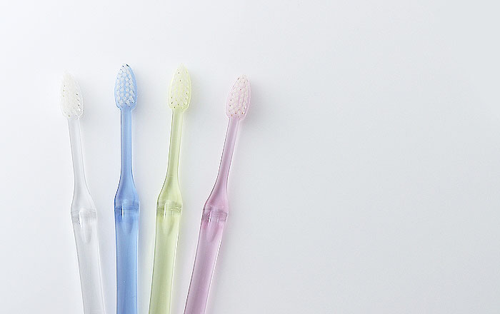 歯磨き中に「オエッ」とえずきにくくなるための5つの工夫：① 小さくて薄いヘッドの歯ブラシを選ぶ