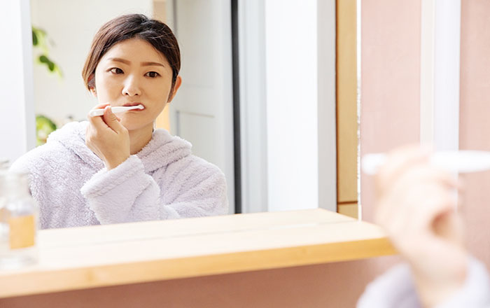 歯磨き中に「オエッ」とえずきにくくなるための5つの工夫：④ 口の開け方と奥歯への入れ方の調整